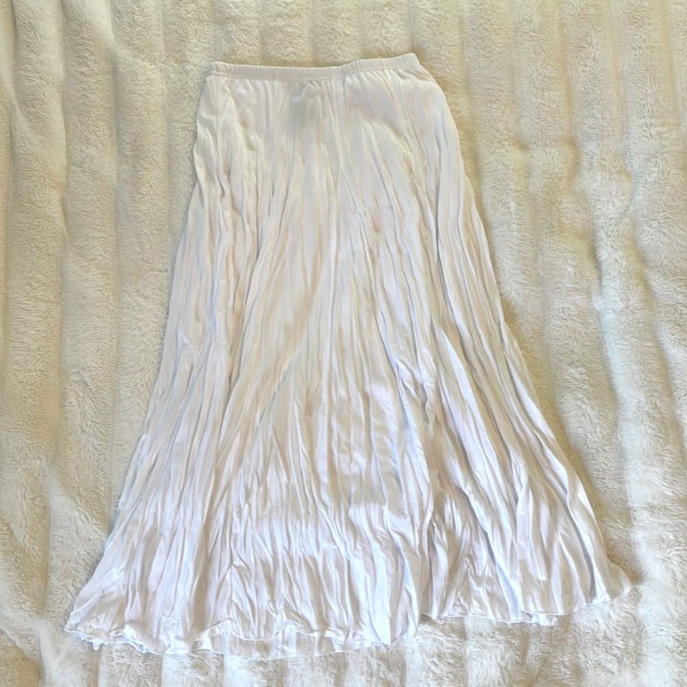 White stretchy crinkle skirt